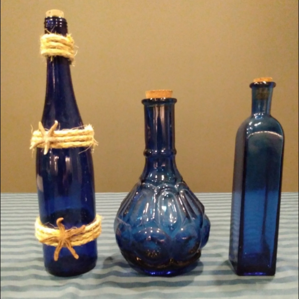 Set of 3 Decorative Glass Vases